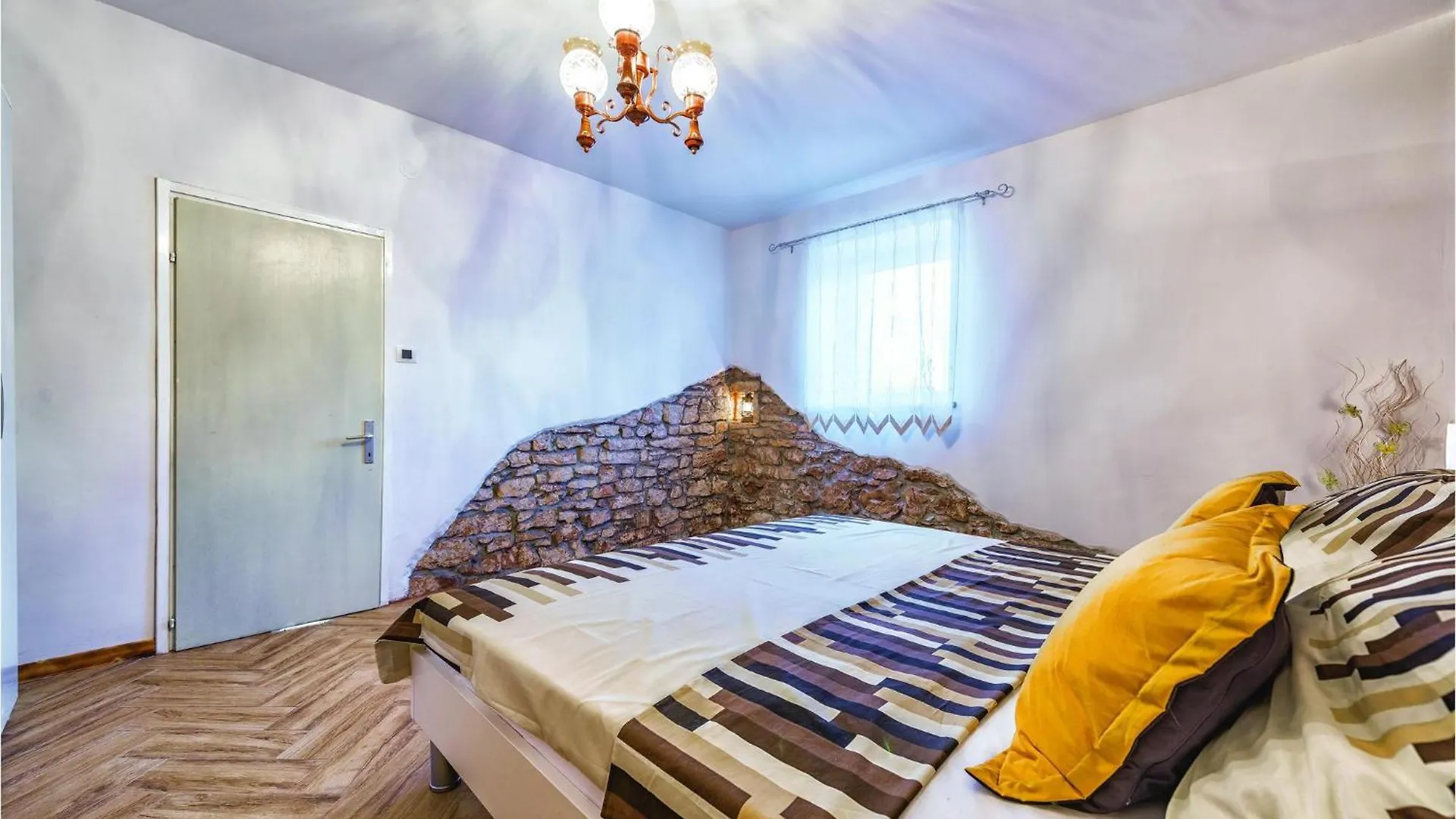 1 Bedroom Beautiful Apartment In Divšići クロアチア
