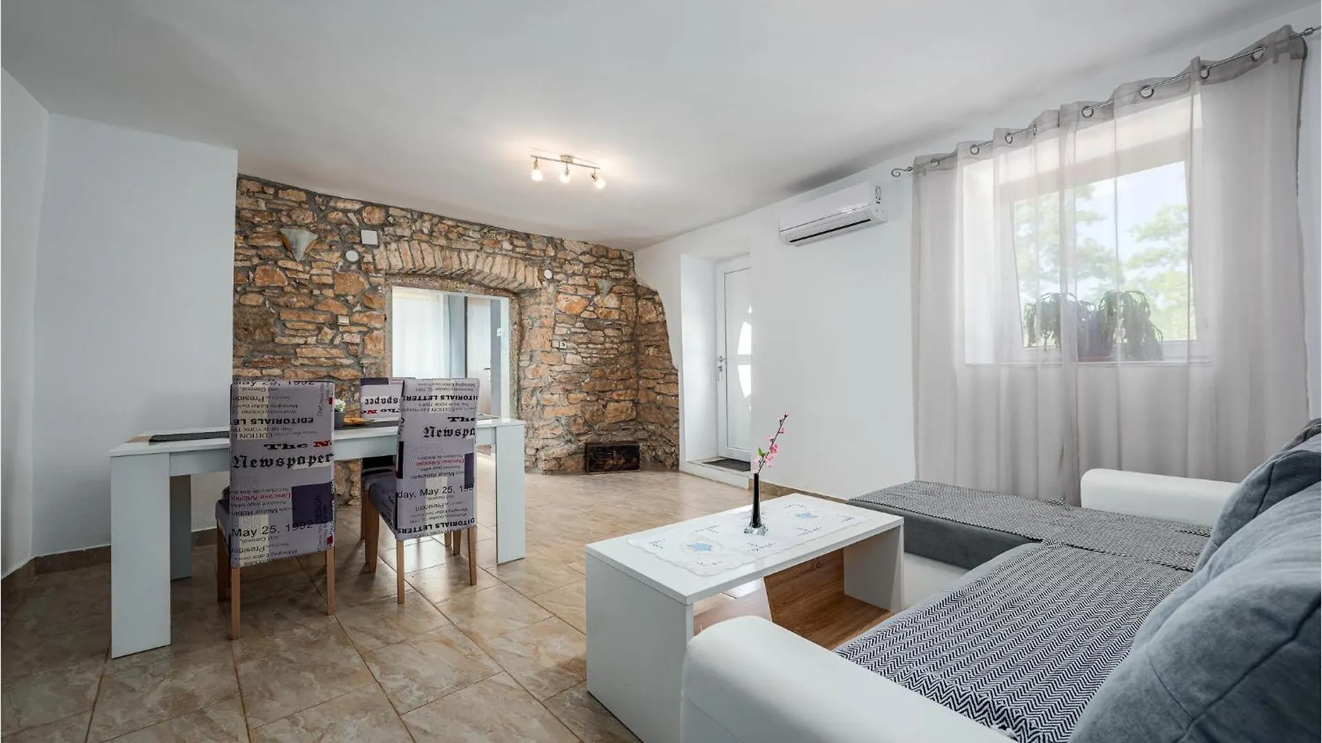 1 Bedroom Beautiful Apartment In Divšići