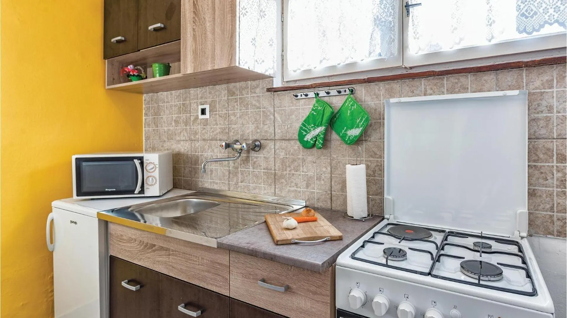 1 Bedroom Beautiful Apartment In Divšići クロアチア