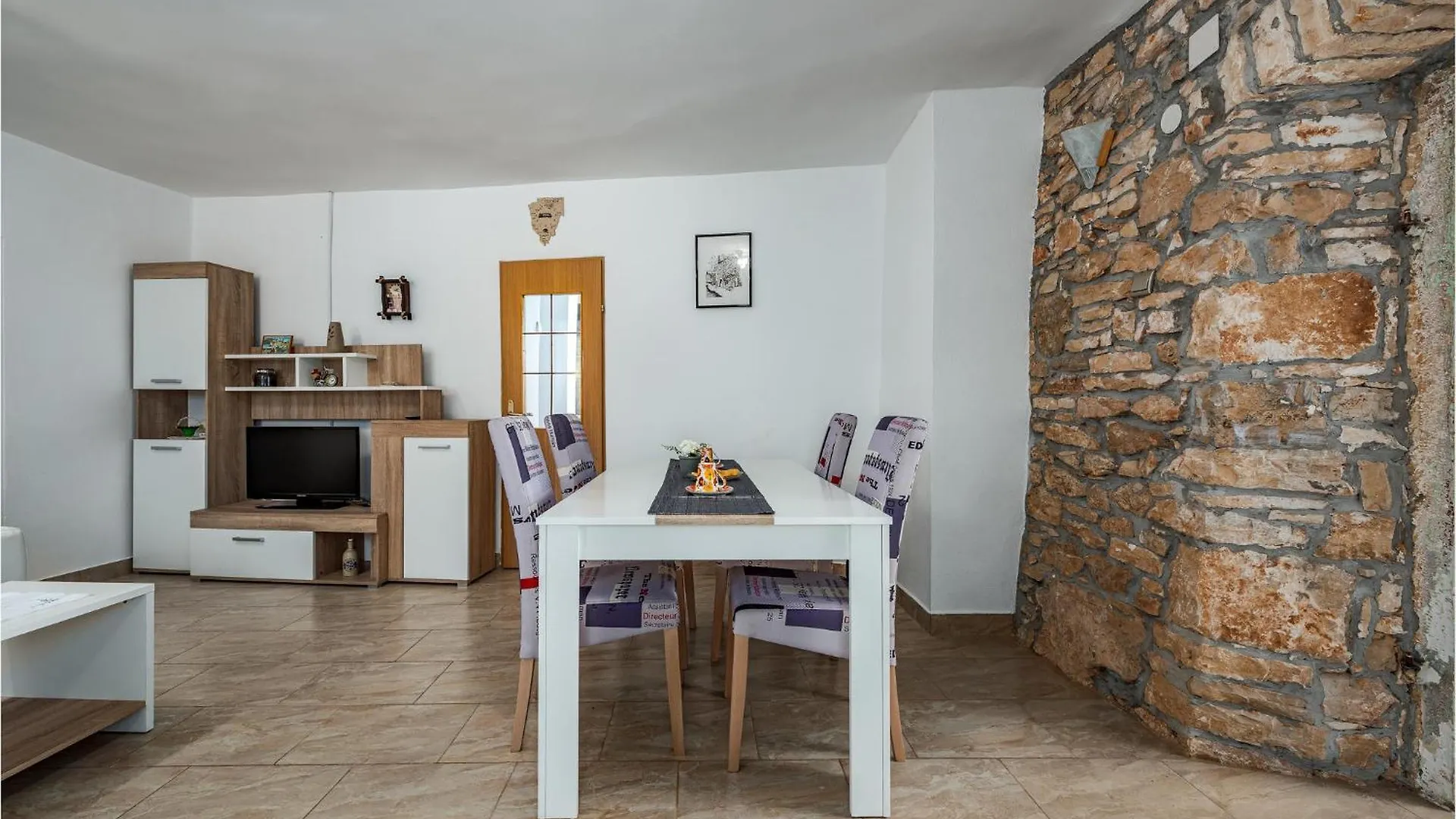1 Bedroom Beautiful Apartment In Divšići